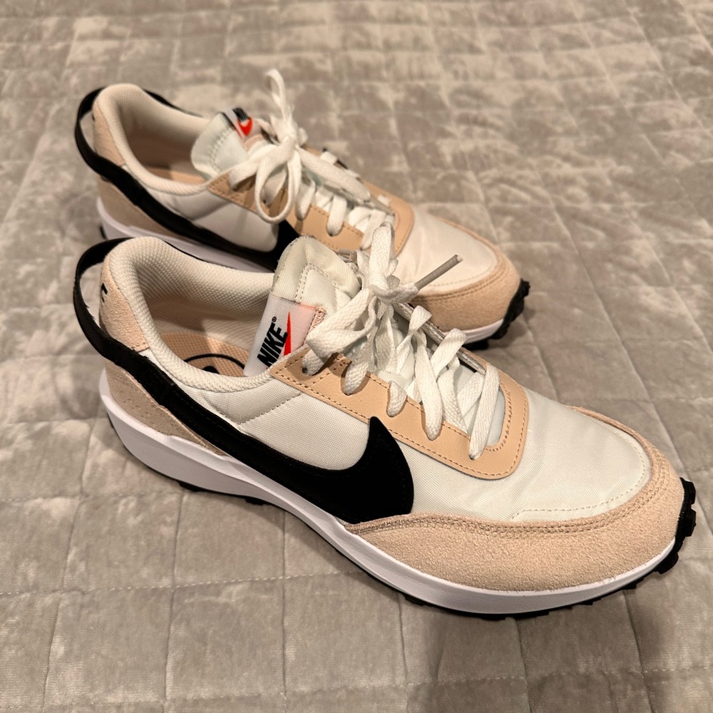 Nike Women’s Waffle Debut, Sandrift, Black and White size 9.5